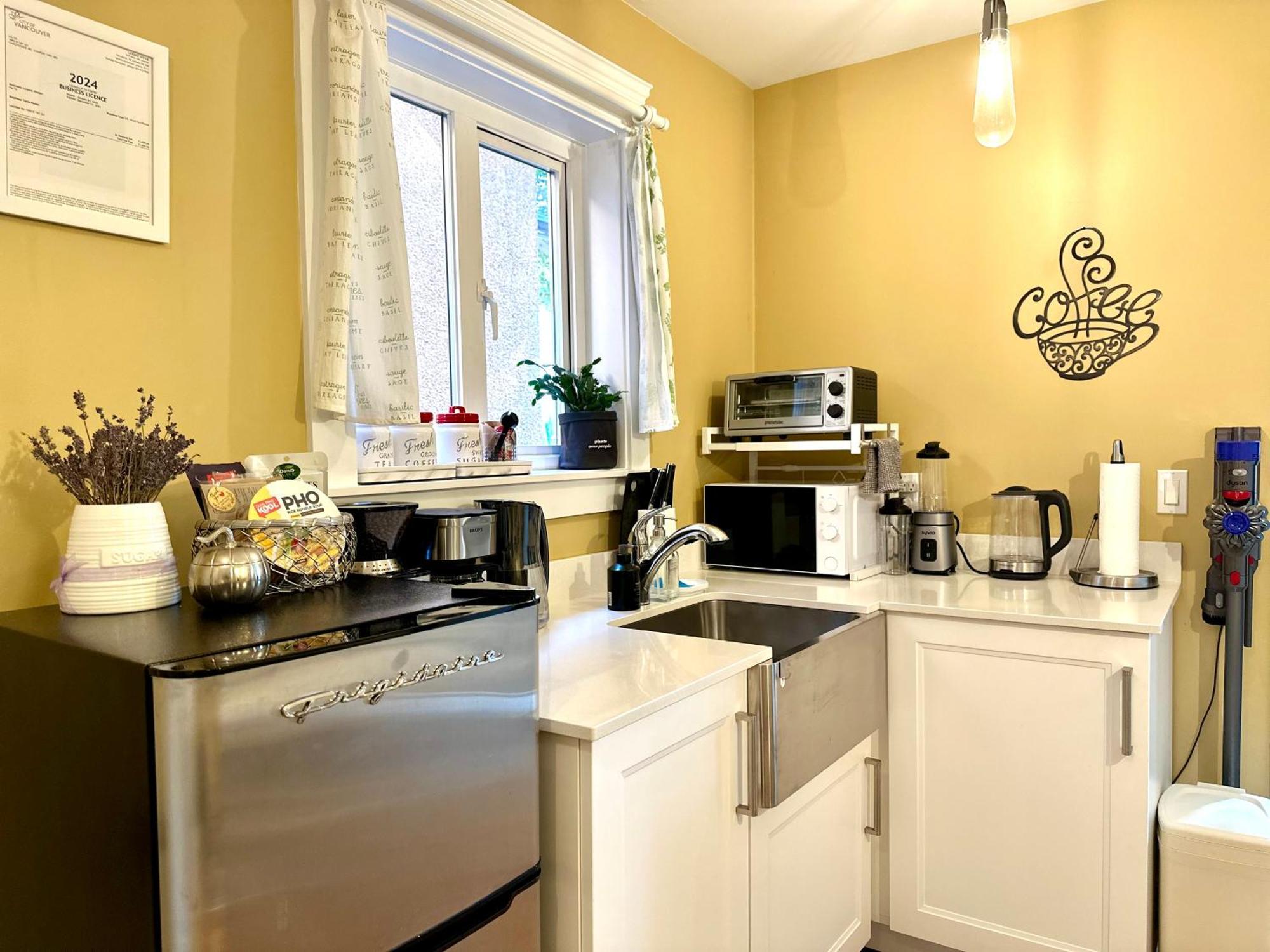 Private Guest Suite 10Mins To Downtown - King Bed - Bathtub - Free Parking Vancouver Eksteriør bilde