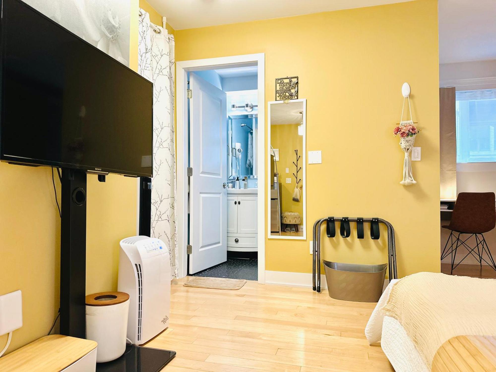 Private Guest Suite 10Mins To Downtown - King Bed - Bathtub - Free Parking Vancouver Eksteriør bilde